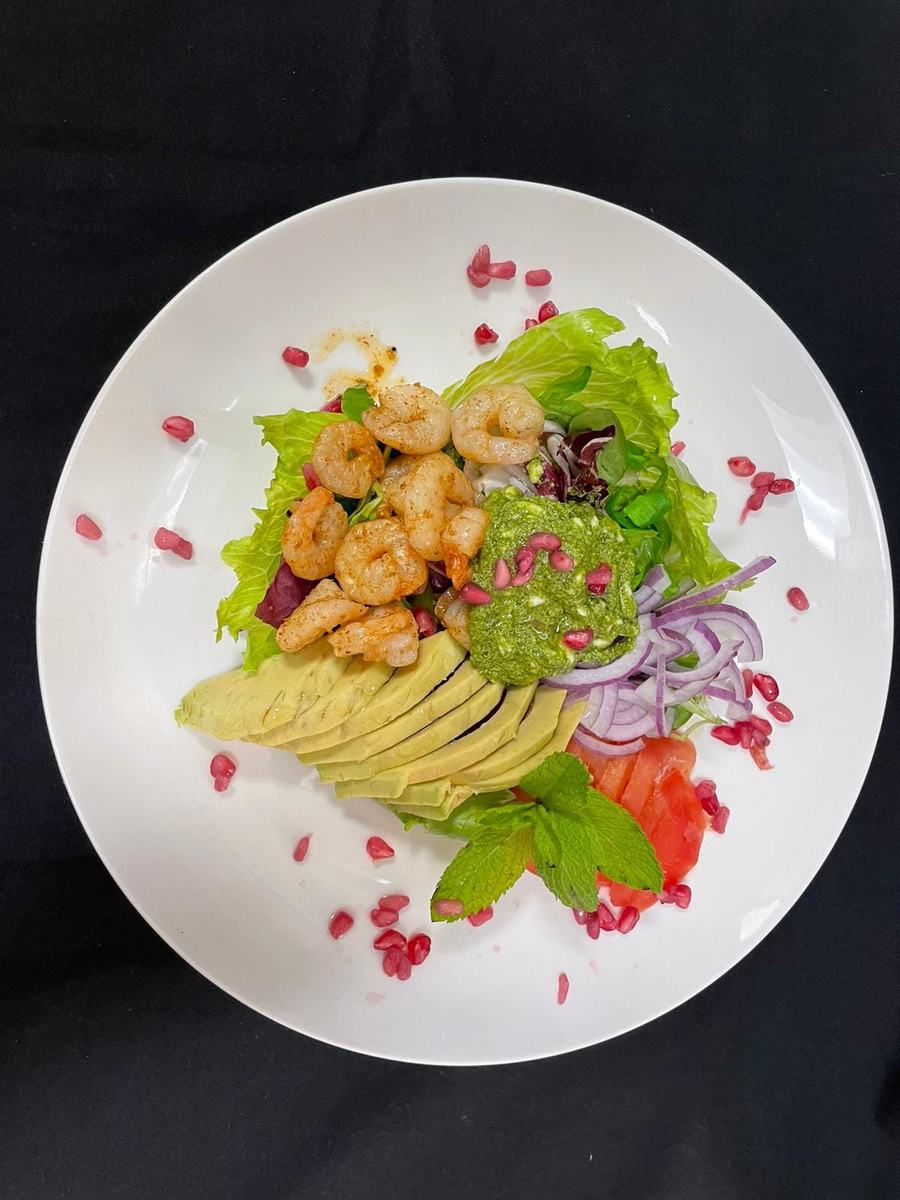 Prawn and avocado salad with citrus
